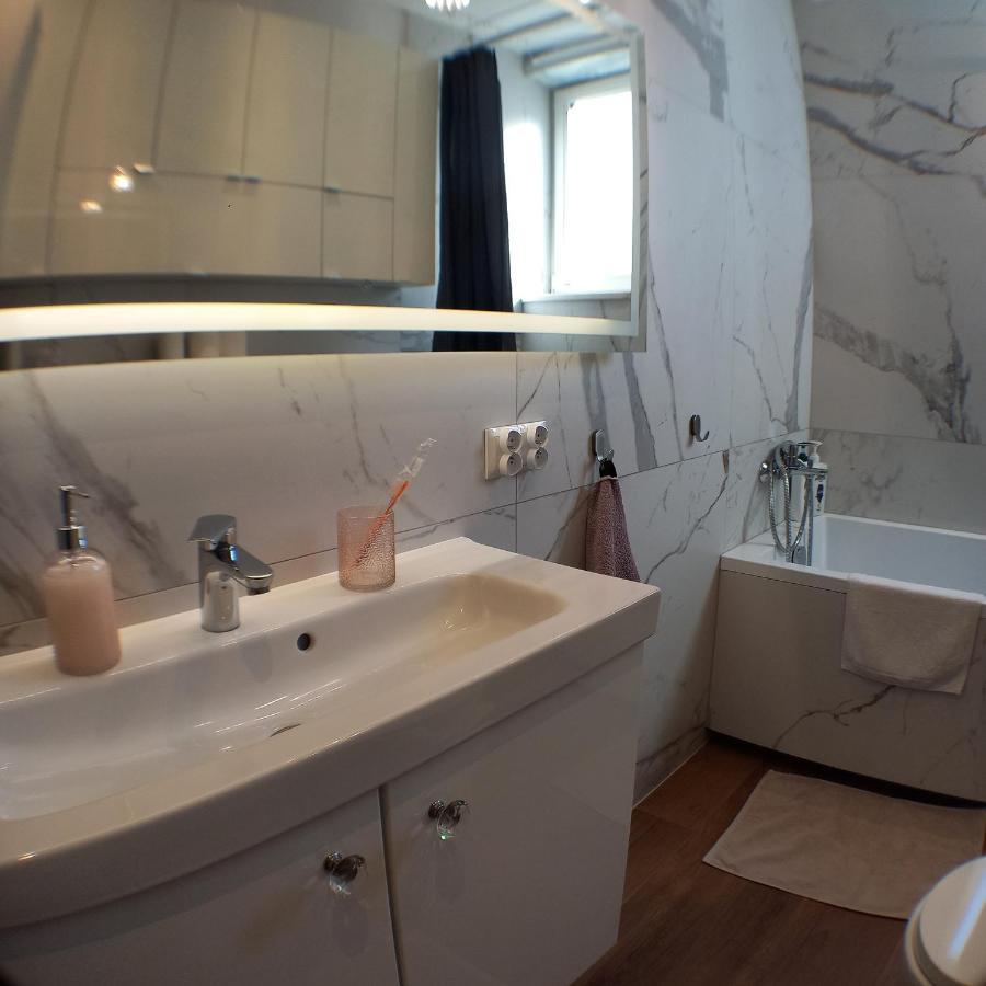 Apartament Prowansalski Z Miejscem Parkingowym Danzica Esterno foto